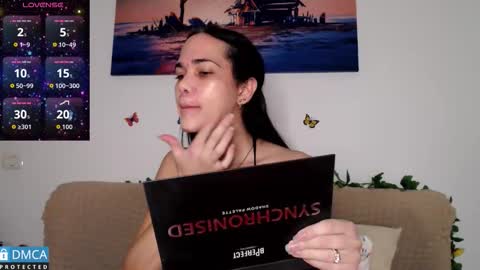 luara_ online show from January 13, 12:32 pm