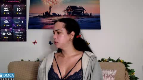 luara_ online show from April 3, 6:44 am