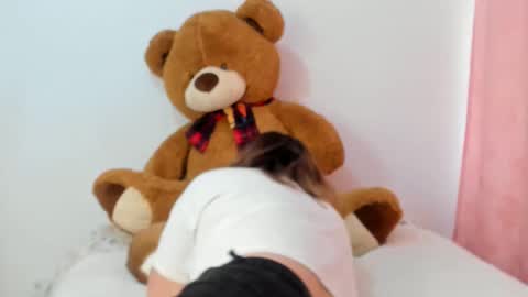 luara__01__lecat_1 online show from October 24, 7:10 pm