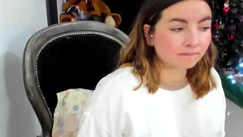 luara__01__lecat_1 online show from December 15, 11:42 pm