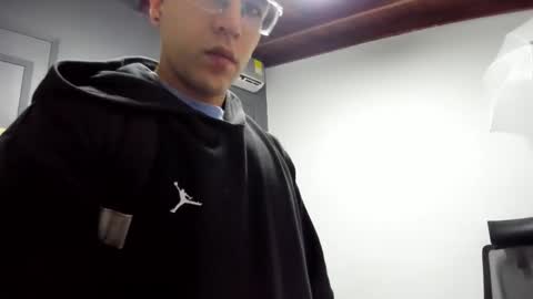 luca_morettii online show from October 19, 12:06 pm