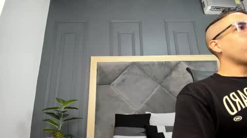 luca_morettii online show from October 31, 12:06 pm