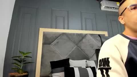 luca_morettii online show from November 1, 12:07 pm