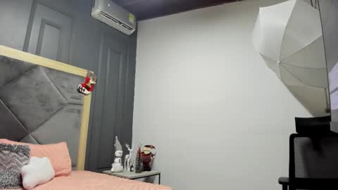 luca_morettii online show from December 2, 12:10 pm