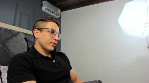 luca_morettii online show from January 14, 11:31 pm