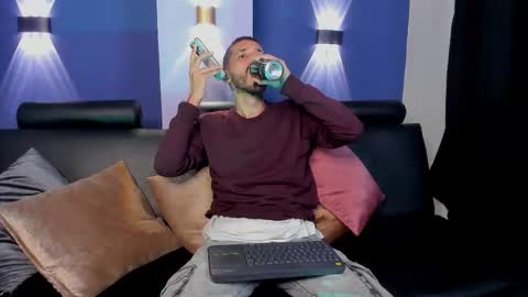 Snapshot of lucas4me chatting on February 12, 3:56 am Lucas online show from February 12, 3:56 am