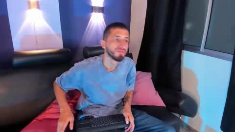 Snapshot of lucas4me chatting on February 19, 12:28 am Lucas online show from February 19, 12:28 am