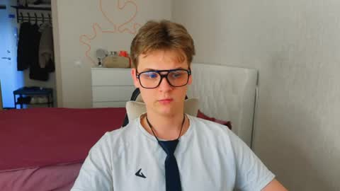 Snapshot of lucas_dany chatting on March 23, 9:57 am Lucas Gill online show from March 23, 9:57 am