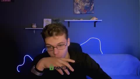 lucas_long_ online show from October 13, 12:27 pm