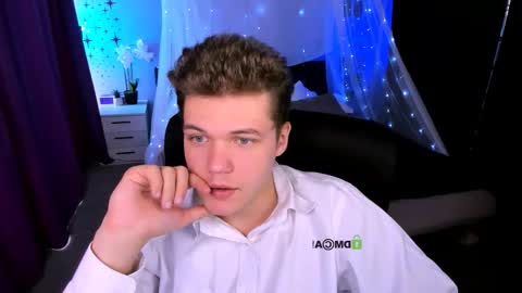 lucas_long_ online show from November 7, 9:53 am