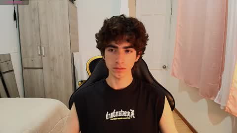 lucas_xo online show from September 21, 1:51 am