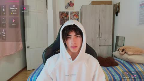 lucas_xo online show from April 6, 3:26 am