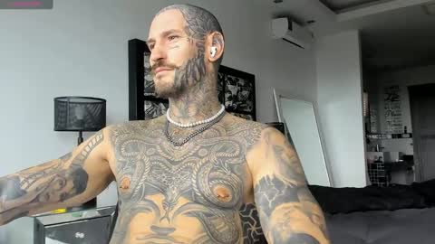 Snapshot of lucasexclusive chatting on December 2, 5:04 am lucasexclusive online show from December 2, 5:04 am