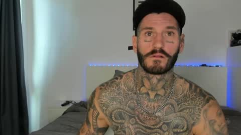 lucasexclusive online show from April 25, 6:05 am