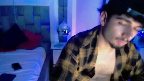 Snapshot of lucasthomson_ chatting on June 18, 9:58 am lucasthomson_ online show from June 18, 9:58 am