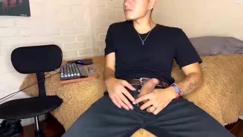 Snapshot of luchosaando chatting on December 18, 1:59 am Felipe online show from December 18, 1:59 am