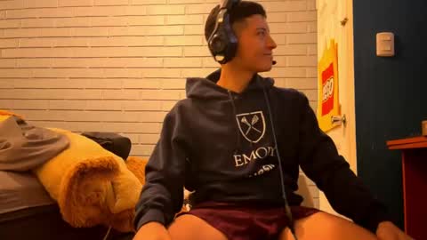 Snapshot of luchosaando chatting on December 27, 2:25 am Felipe online show from December 27, 2:25 am