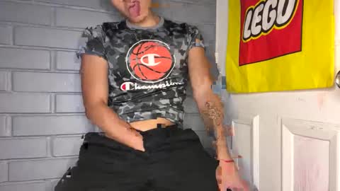 Snapshot of luchosaando chatting on December 28, 2:43 am Felipe online show from December 28, 2:43 am