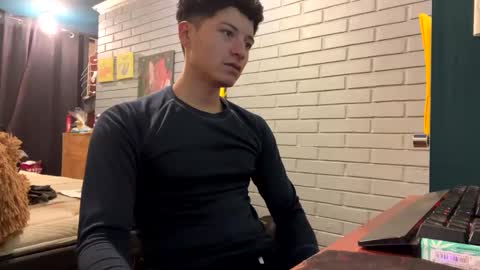 Snapshot of luchosaando chatting on February 24, 1:35 am Felipe online show from February 24, 1:35 am