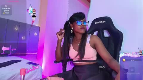 Snapshot of lucia01m chatting on May 16, 7:23 pm lucia01m online show from May 16, 7:23 pm