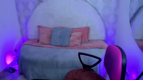 Snapshot of lucia_janne chatting on July 9, 9:30 pm Lucla online show from July 9, 9:30 pm