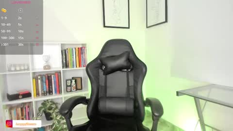 Snapshot of lucia_lee_ chatting on March 22, 9:40 pm Lucia online show from March 22, 9:40 pm