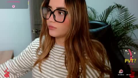 lucia star  online show from April 21, 10:01 pm