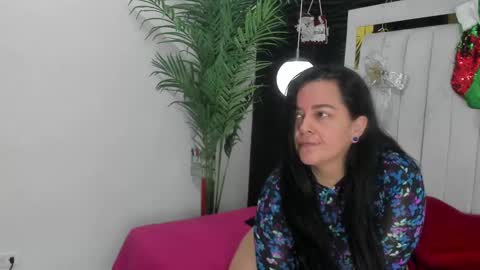 Lucia Vonne online show from December 23, 1:56 pm