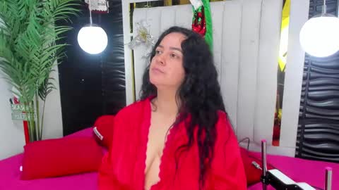 Lucia Vonne online show from January 3, 2:30 pm