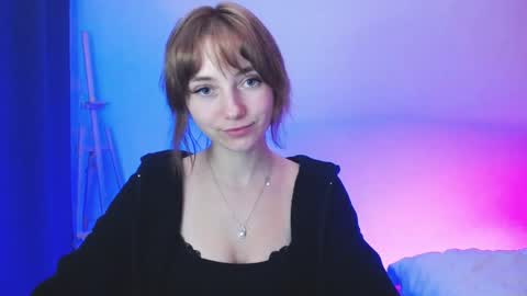 Snapshot of luciacam20 chatting on December 1, 10:21 pm Lucy online show from December 1, 10:21 pm