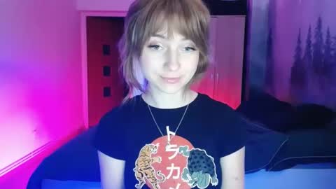Snapshot of luciacam20 chatting on December 4, 4:49 pm Lucy online show from December 4, 4:49 pm