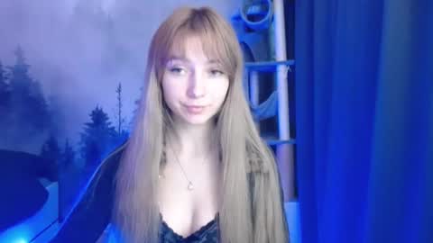 Snapshot of luciacam20 chatting on December 12, 10:34 am Lucy online show from December 12, 10:34 am