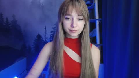 Snapshot of luciacam20 chatting on December 13, 7:15 am Lucy online show from December 13, 7:15 am