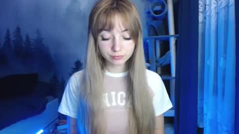 Snapshot of luciacam20 chatting on December 28, 7:11 pm Lucy online show from December 28, 7:11 pm