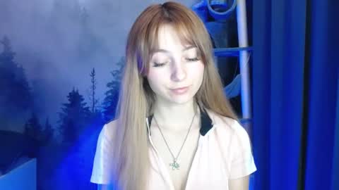 Snapshot of luciacam20 chatting on January 7, 10:19 pm Lucy online show from January 7, 10:19 pm