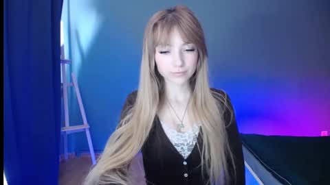 Snapshot of luciacam20 chatting on February 18, 6:26 am Lucy online show from February 18, 6:26 am