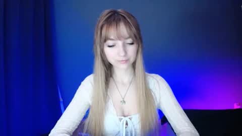 Snapshot of luciacam20 chatting on February 28, 7:35 pm Lucy online show from February 28, 7:35 pm