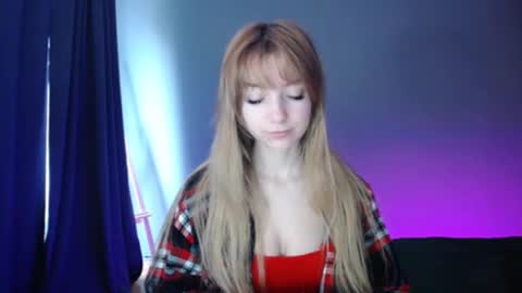 Snapshot of luciacam20 chatting on March 3, 7:21 am Lucy online show from March 3, 7:21 am
