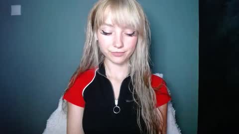 Snapshot of luciacam20 chatting on September 14, 9:03 pm Lucy online show from September 14, 9:03 pm