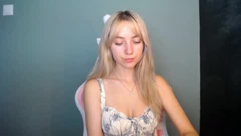 Snapshot of luciacam20 chatting on June 26, 12:31 pm Lucy online show from June 26, 12:31 pm