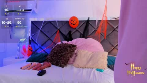 Snapshot of luciacollinss_ chatting on October 29, 1:02 pm Lucia online show from October 29, 1:02 pm