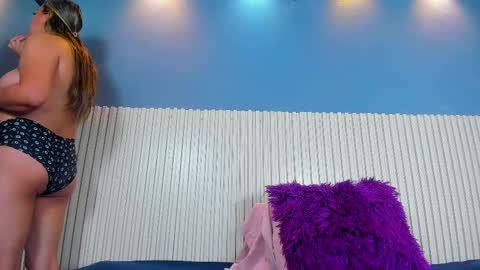 luciadaniels1 online show from January 4, 9:43 am