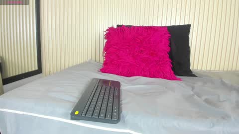 luciadaniels1 online show from January 18, 9:45 am