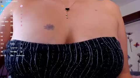 Snapshot of luciamature_ chatting on October 2, 7:43 pm Lucia online show from October 2, 7:43 pm
