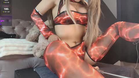 Snapshot of luciana_hunters chatting on November 14, 12:04 pm luciana_hunters online show from November 14, 12:04 pm