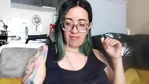 Snapshot of lucianacapisce chatting on November 7, 5:13 pm Dani 3 online show from November 7, 5:13 pm