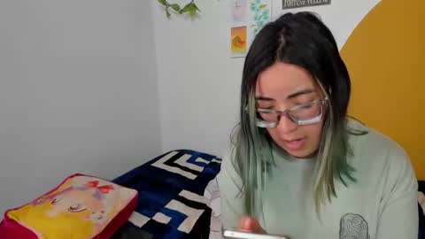 Snapshot of lucianacapisce chatting on December 2, 2:45 pm Dani 3 online show from December 2, 2:45 pm