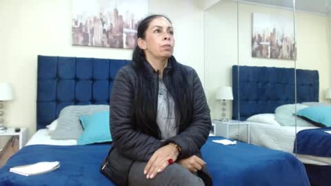 luciastehlik online show from April 8, 8:31 pm