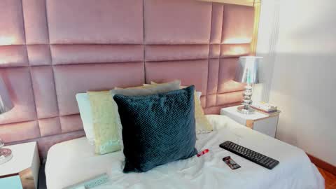  lucia wallace  online show from October 11, 4:22 am