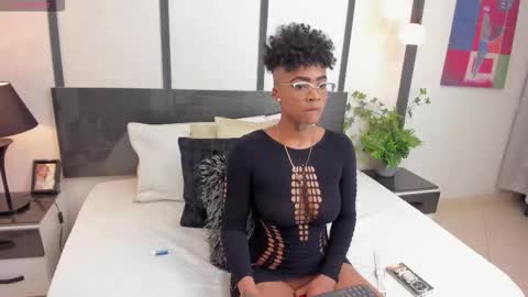  lucia wallace  online show from December 5, 12:08 am